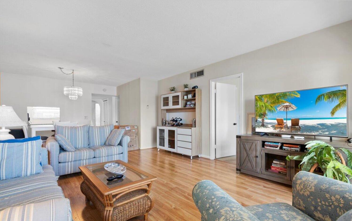 20 YACHT CLUB Drive 104
