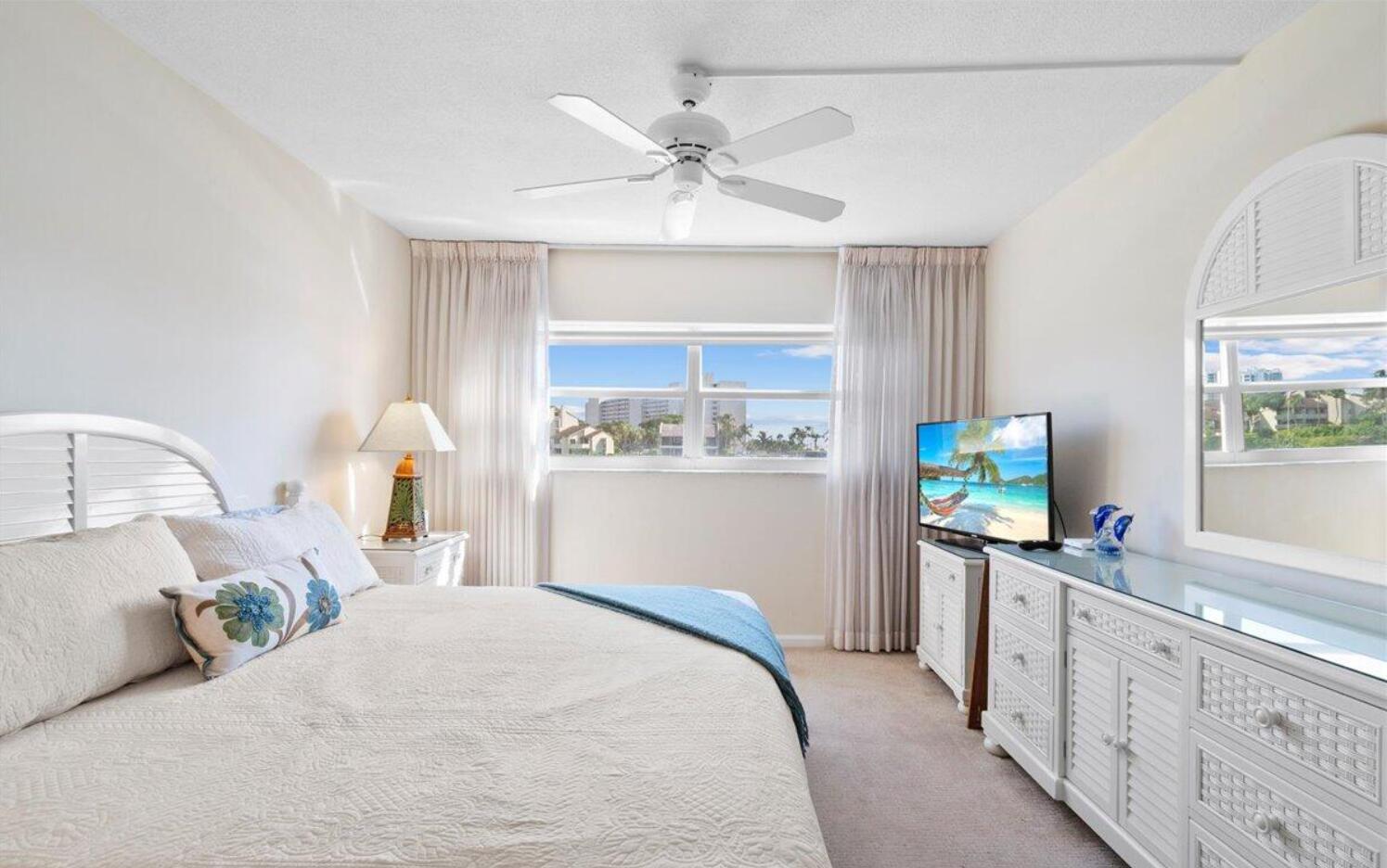 20 YACHT CLUB Drive 104