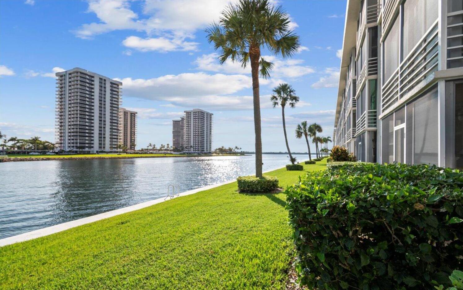 20 YACHT CLUB Drive 104