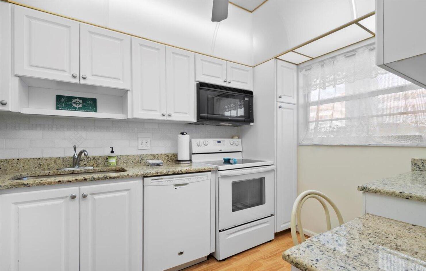 20 YACHT CLUB Drive 104