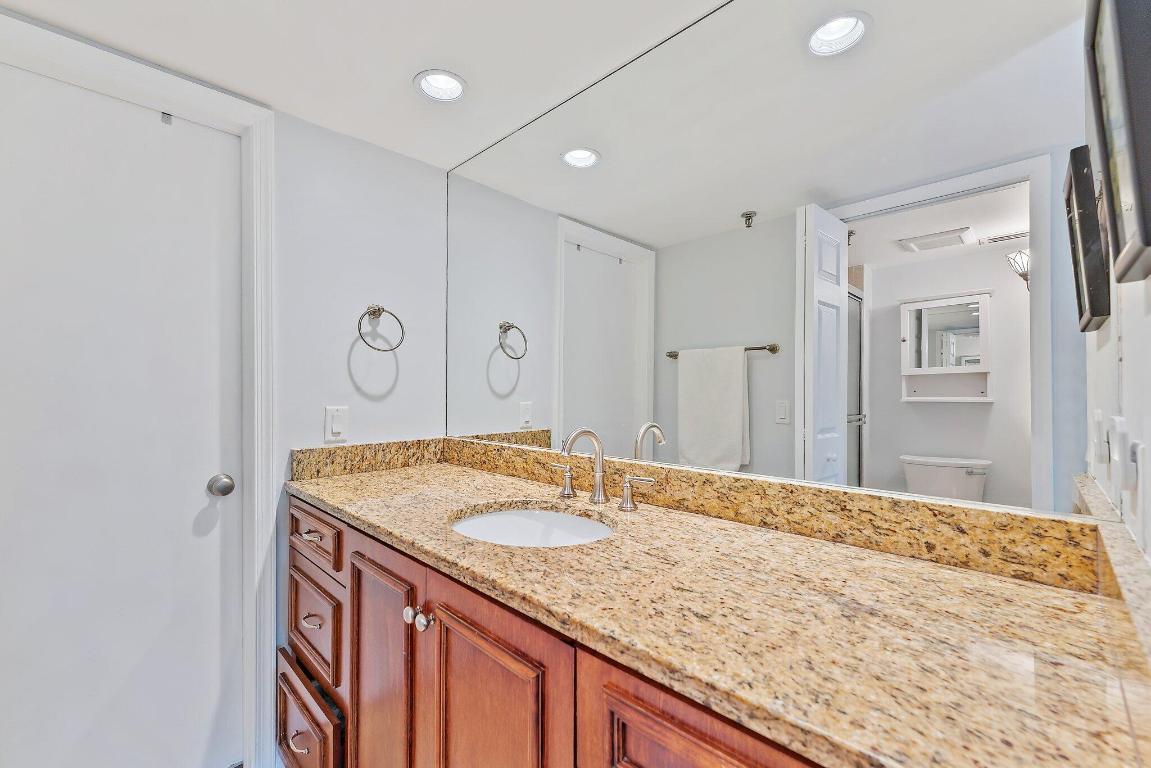 300 Golfview Road Unit: 105