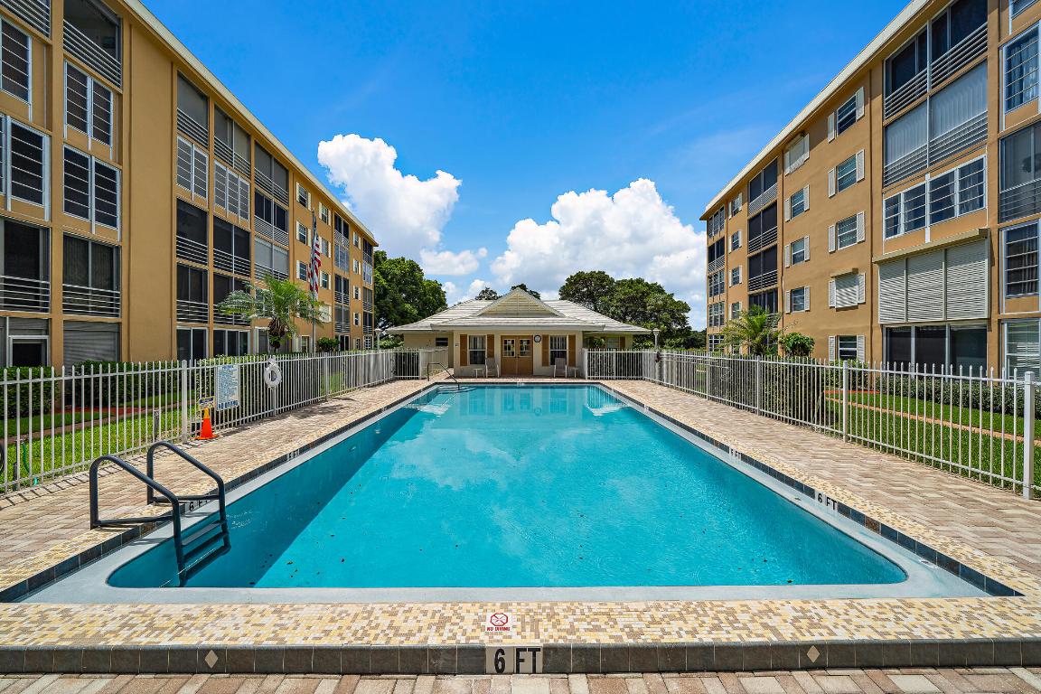 300 Golfview Road Unit: 105