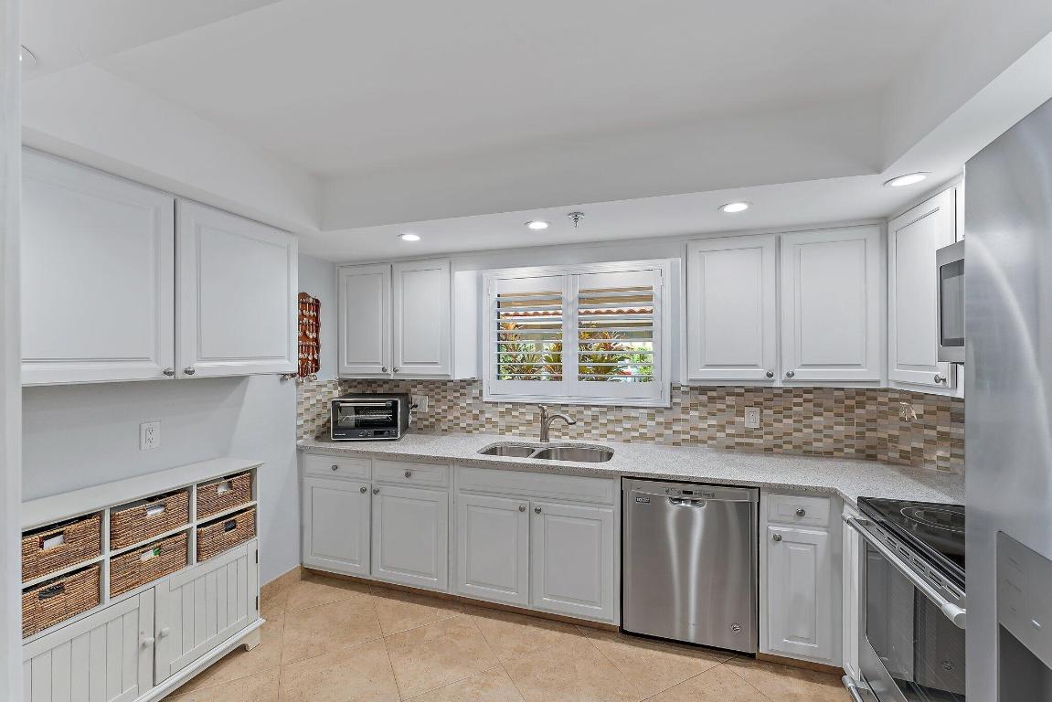 300 Golfview Road Unit: 105