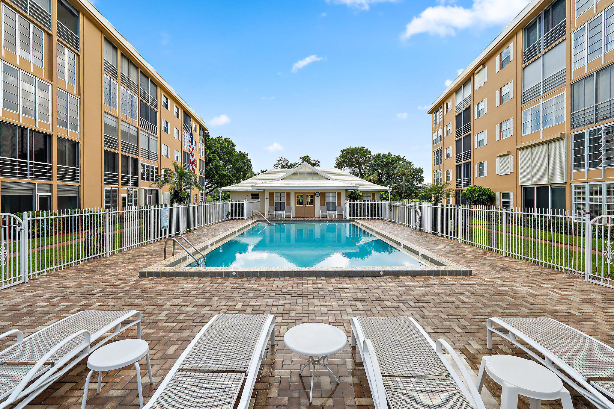300 Golfview Road Unit: 105