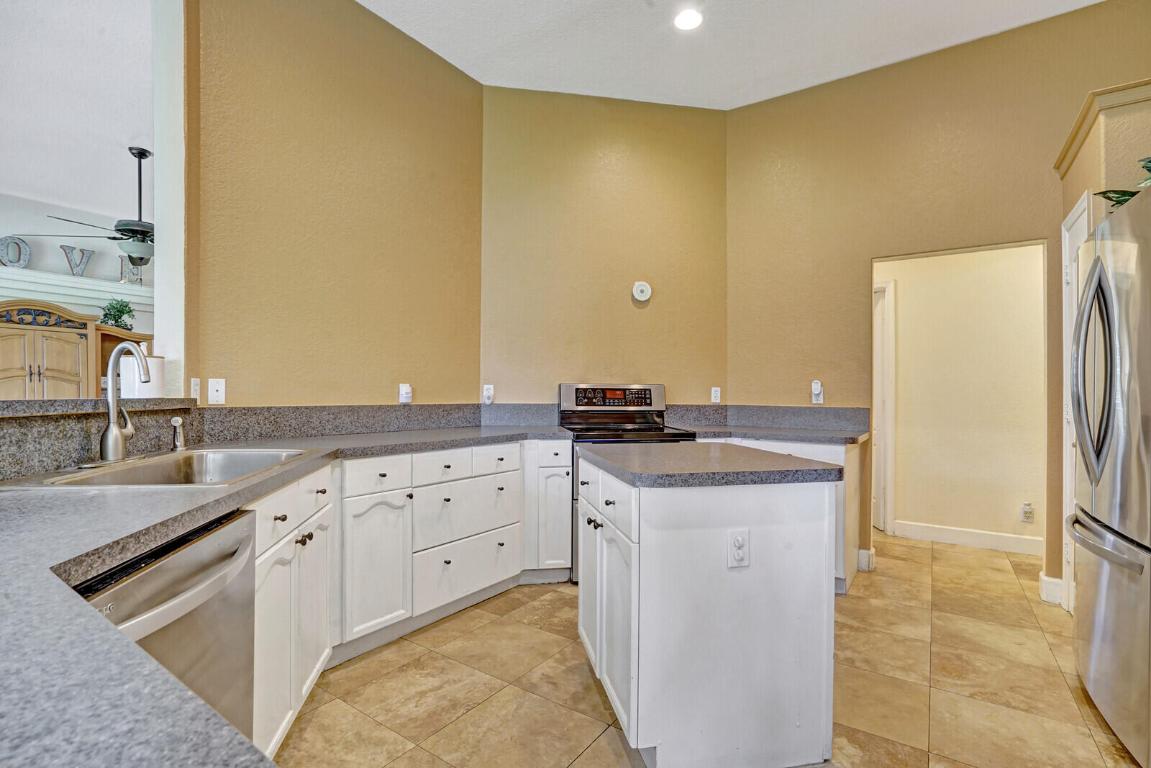 7534 Coconut Boulevard