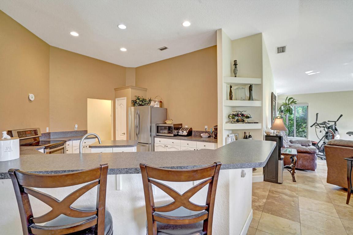 7534 Coconut Boulevard