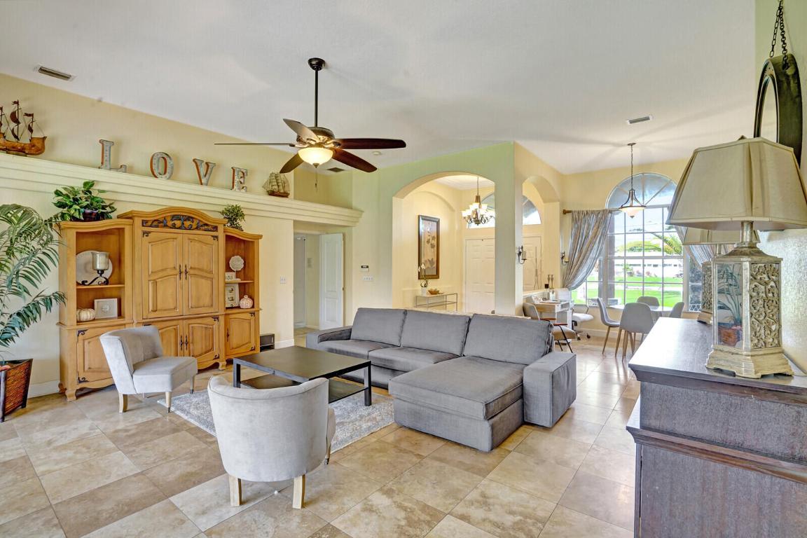 7534 Coconut Boulevard