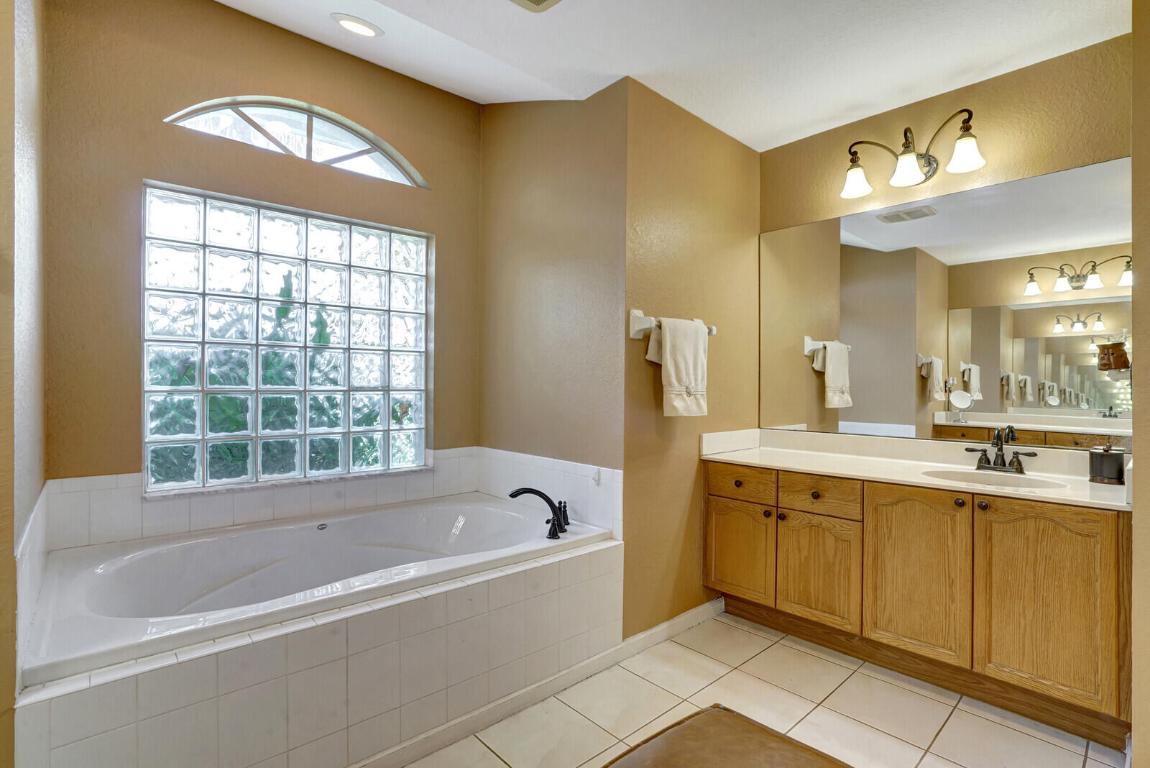 7534 Coconut Boulevard