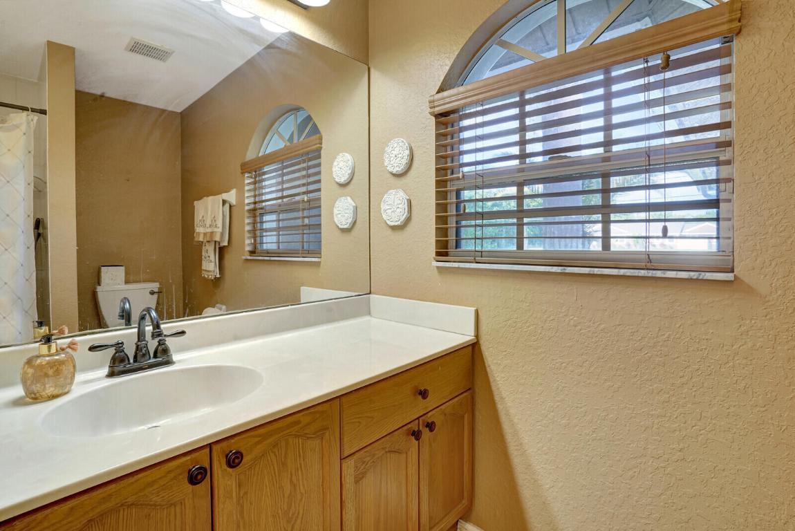 7534 Coconut Boulevard