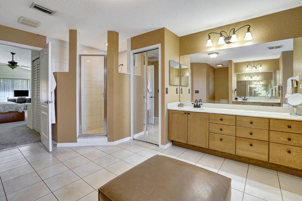 7534 Coconut Boulevard