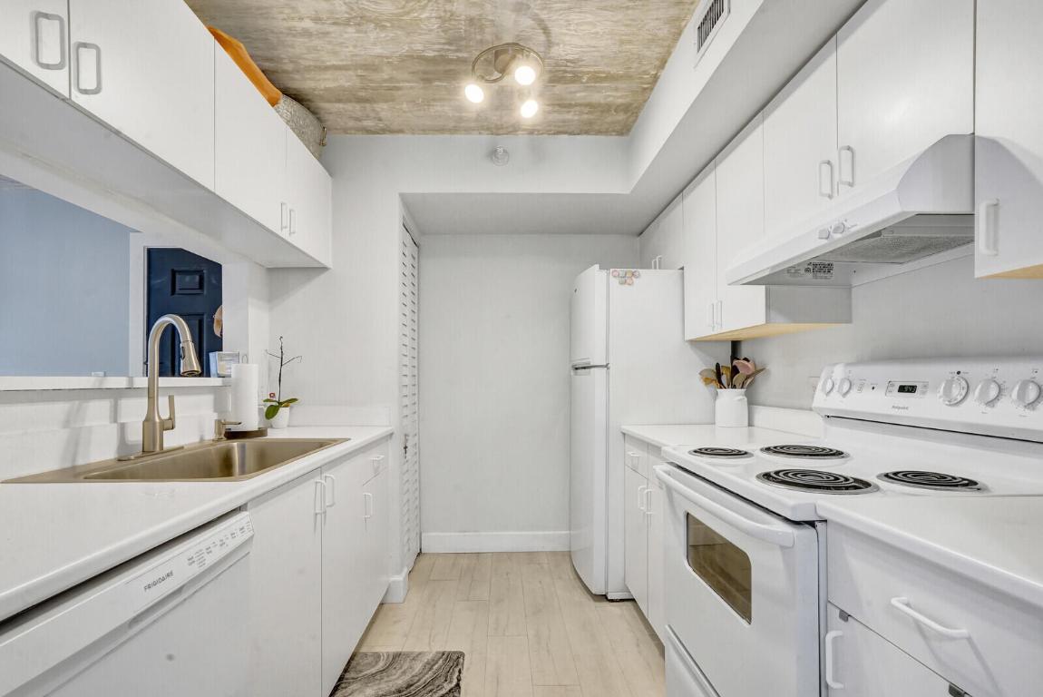 123 Yacht Club Way Unit: 107