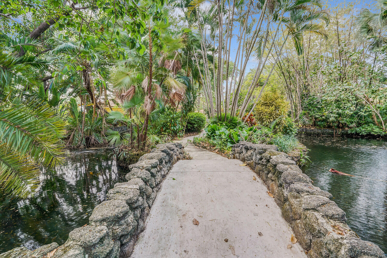 123 Yacht Club Way Unit: 107