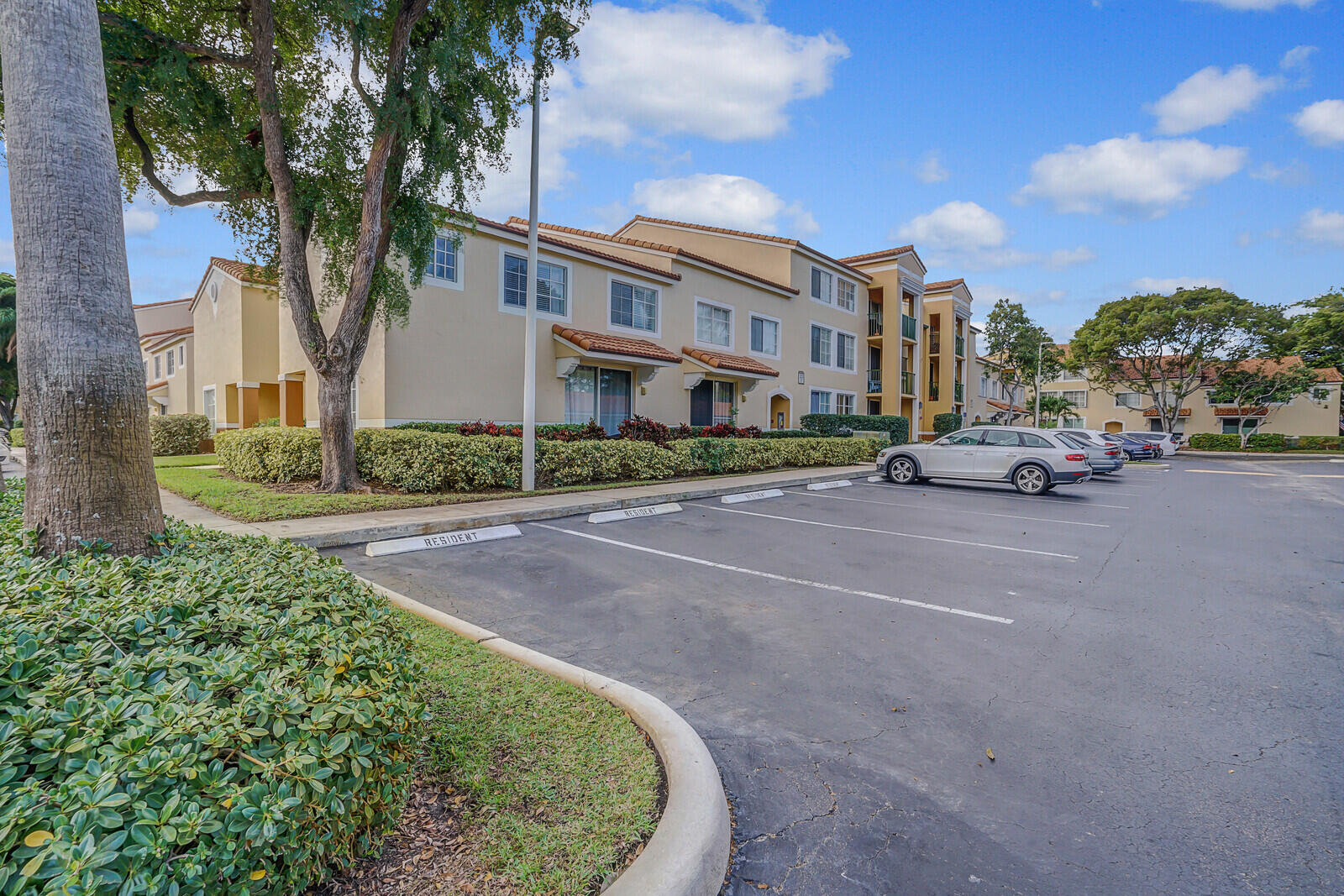 123 Yacht Club Way Unit: 107