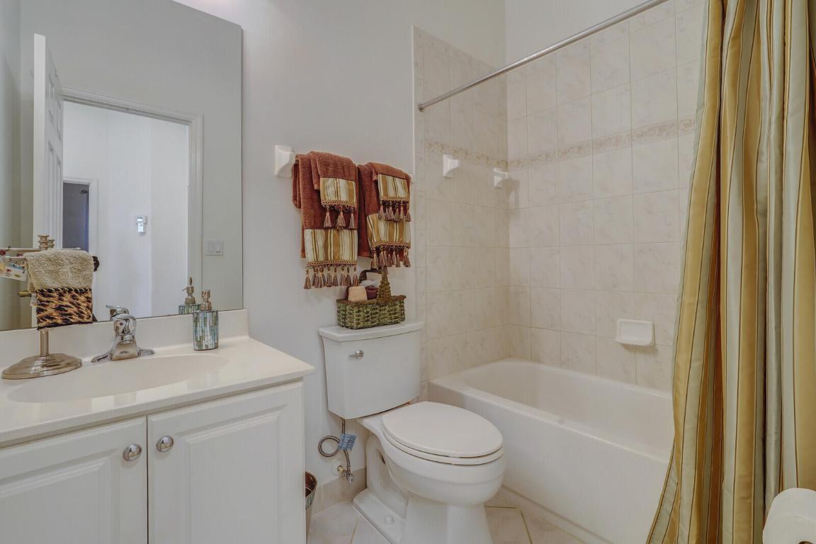 4890 Bonsai Circle Unit: 200