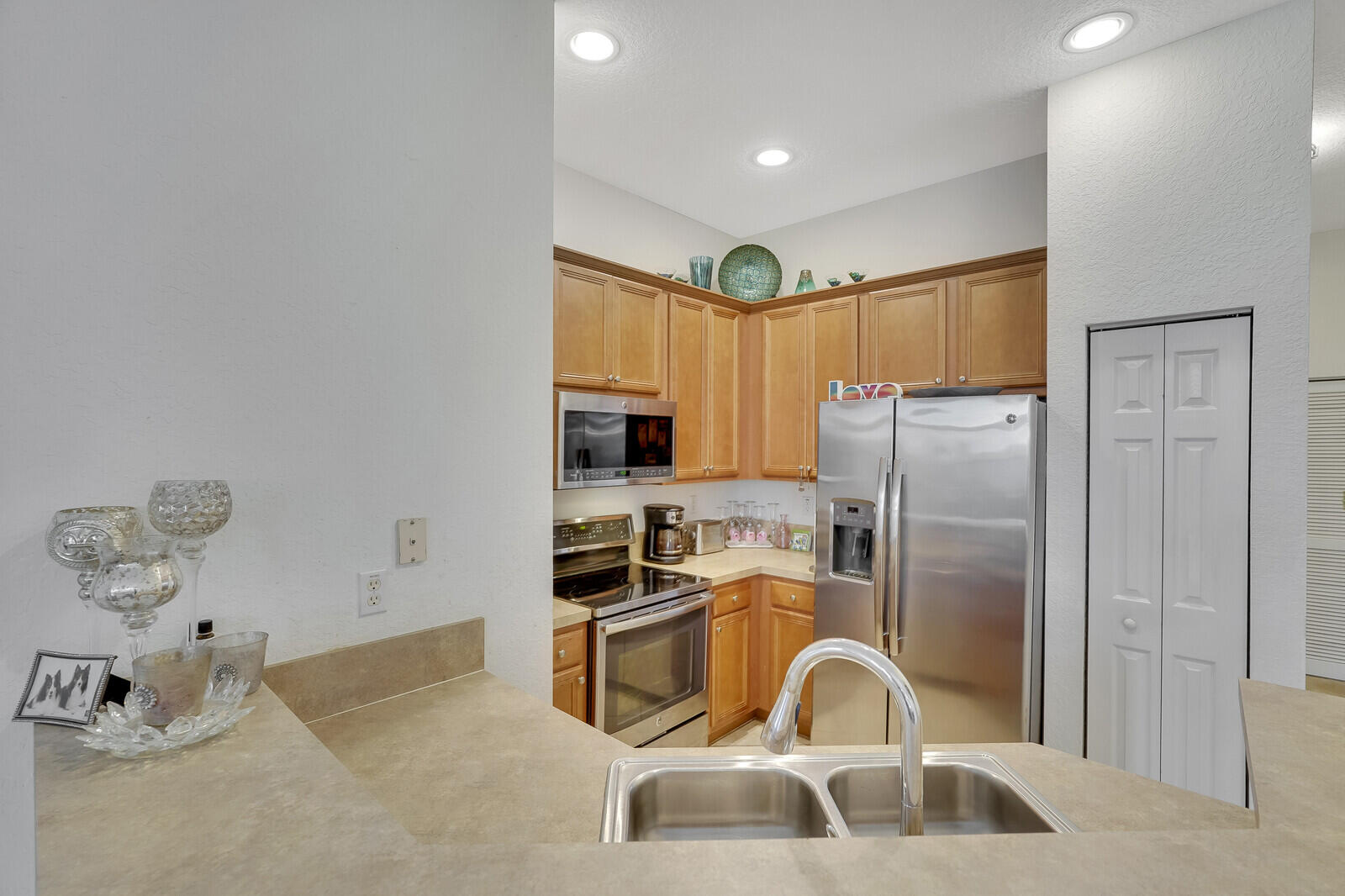 4890 Bonsai Circle Unit: 200