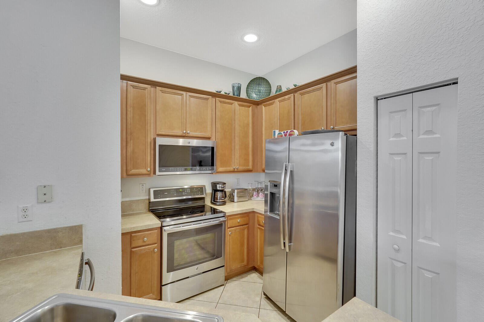 4890 Bonsai Circle Unit: 200