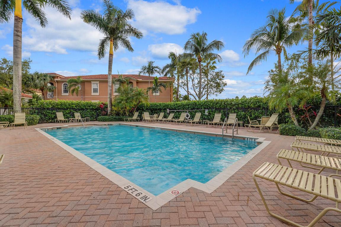 4890 Bonsai Circle Unit: 200