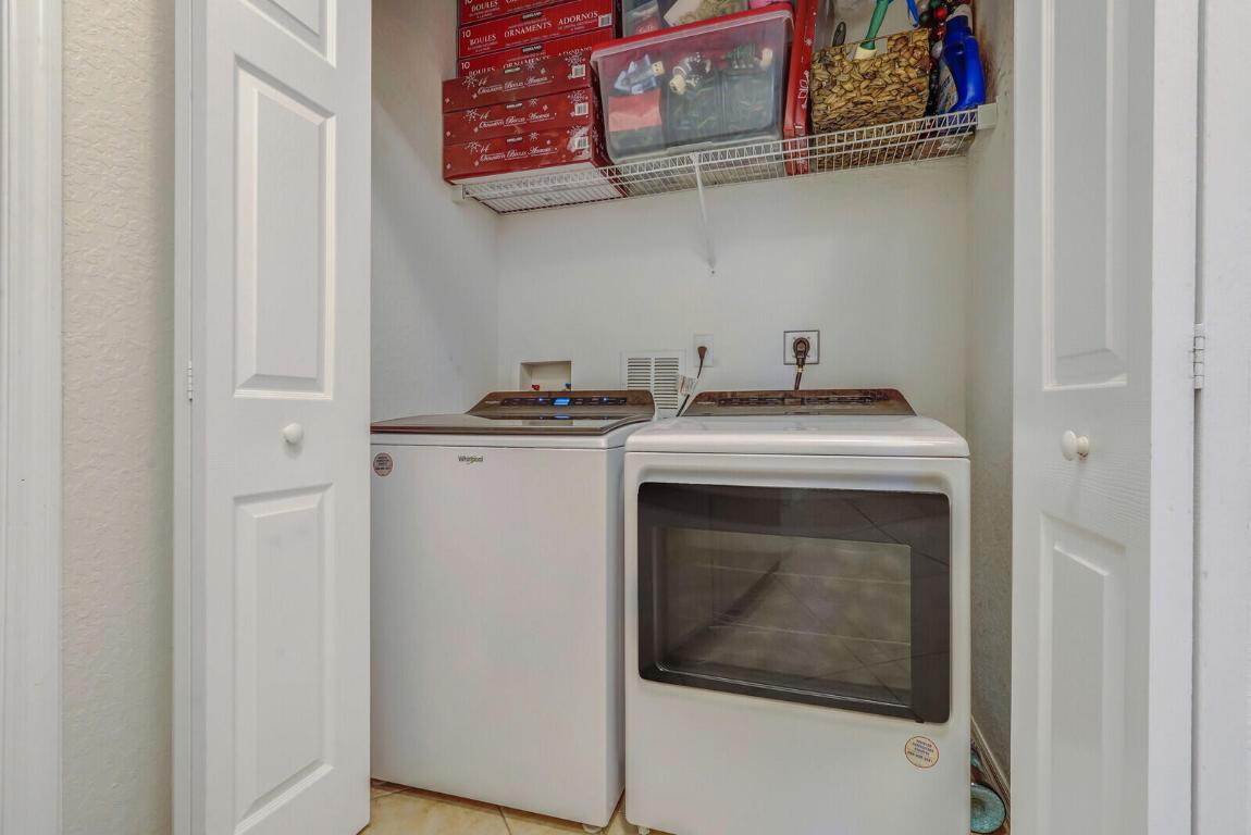 4890 Bonsai Circle Unit: 200