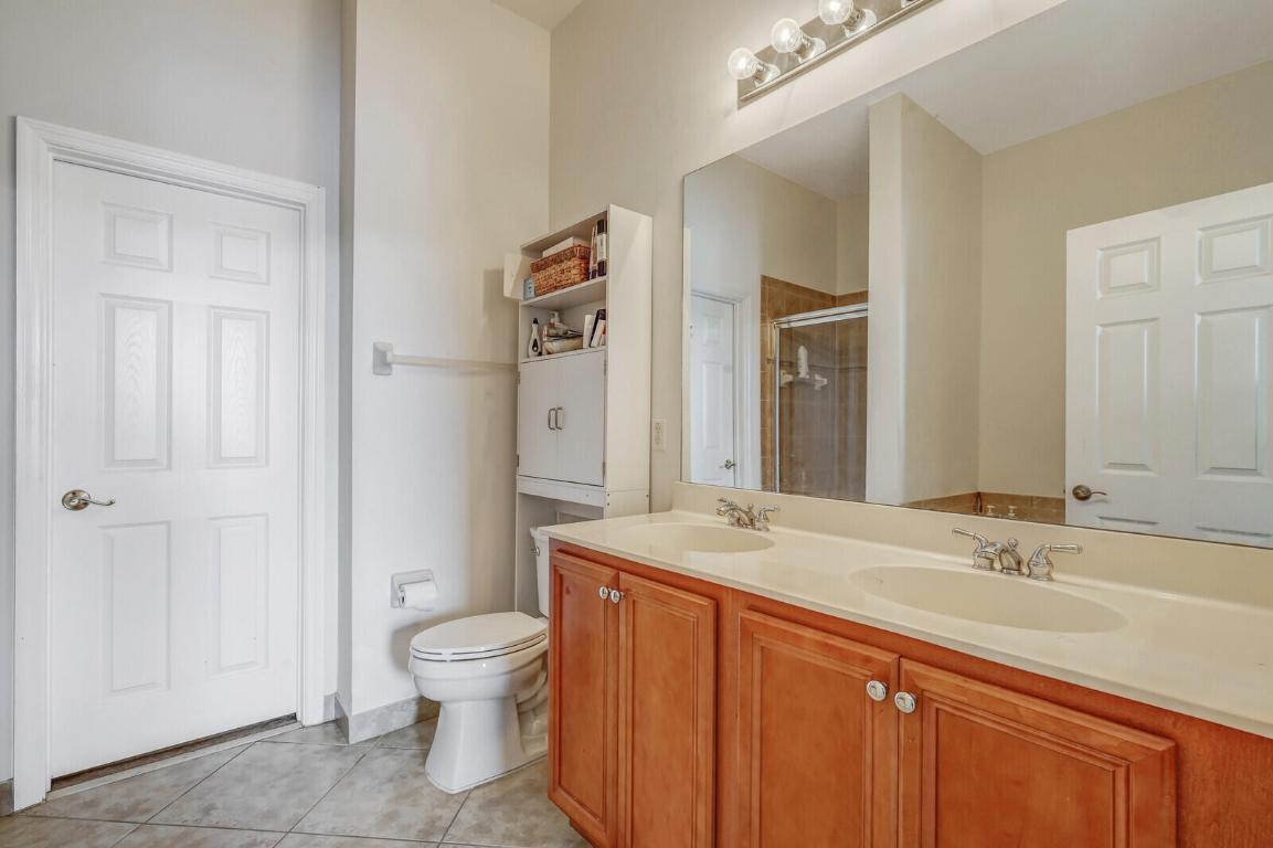 4890 Bonsai Circle Unit: 200