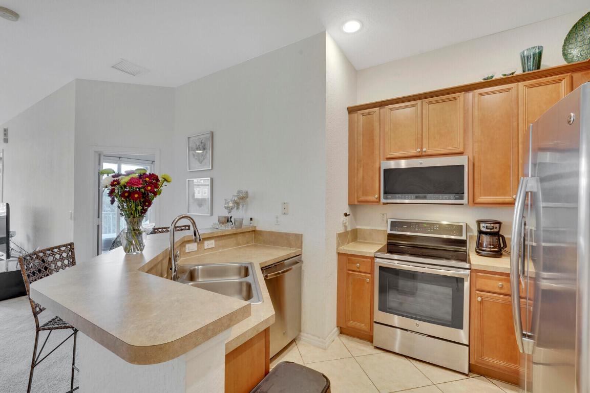 4890 Bonsai Circle Unit: 200