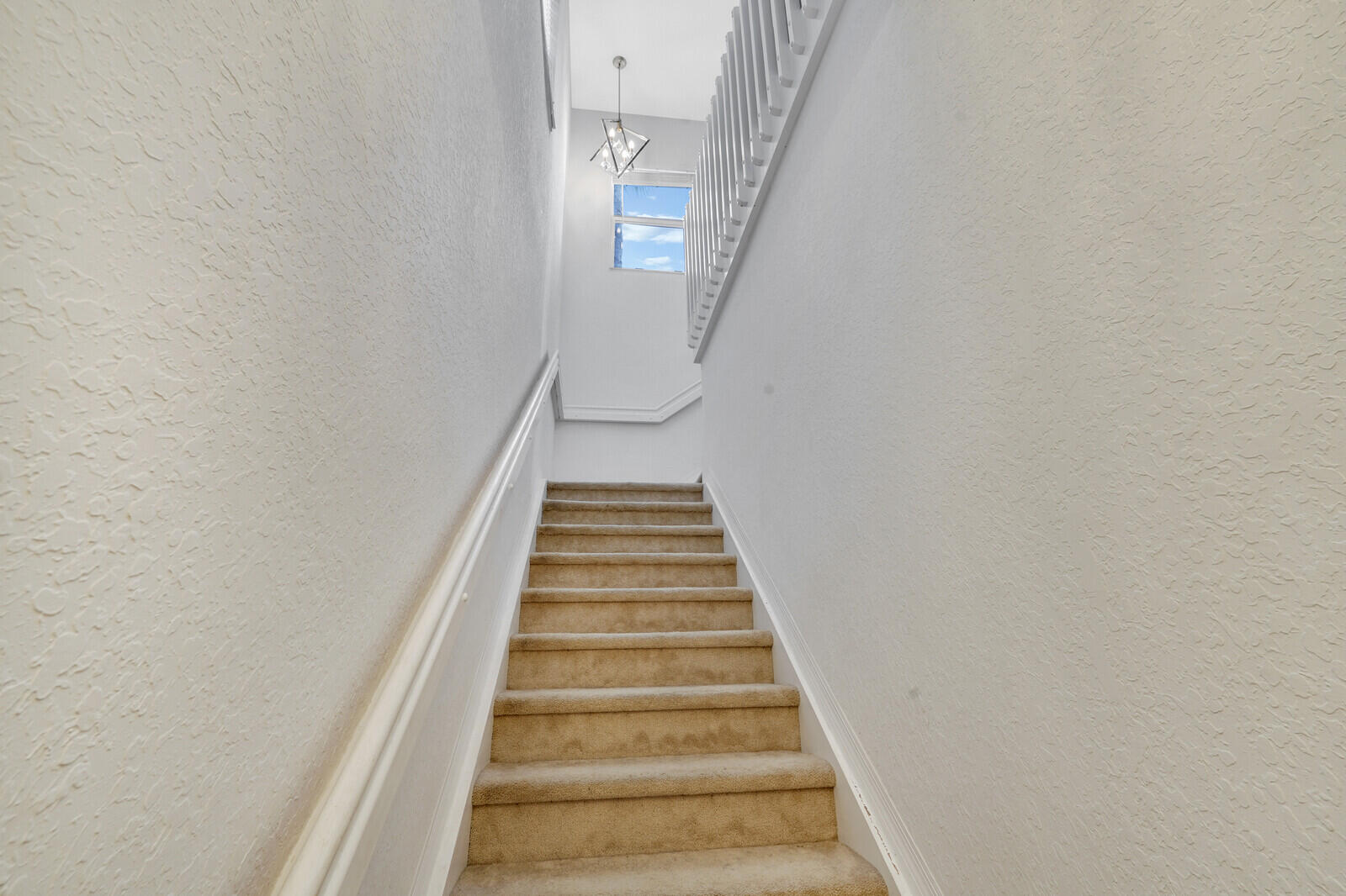 4890 Bonsai Circle Unit: 200