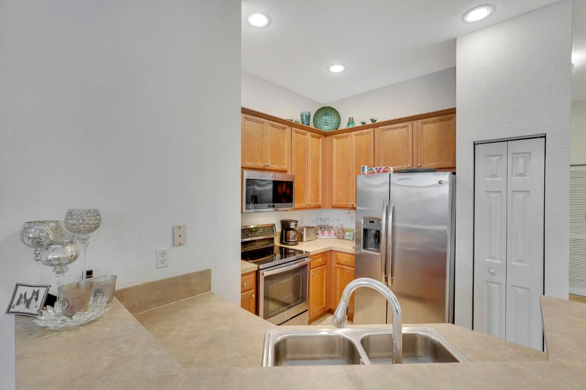 4890 Bonsai Circle Unit: 200