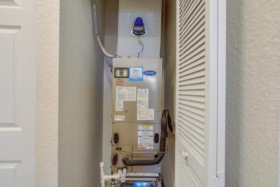 4890 Bonsai Circle Unit: 200