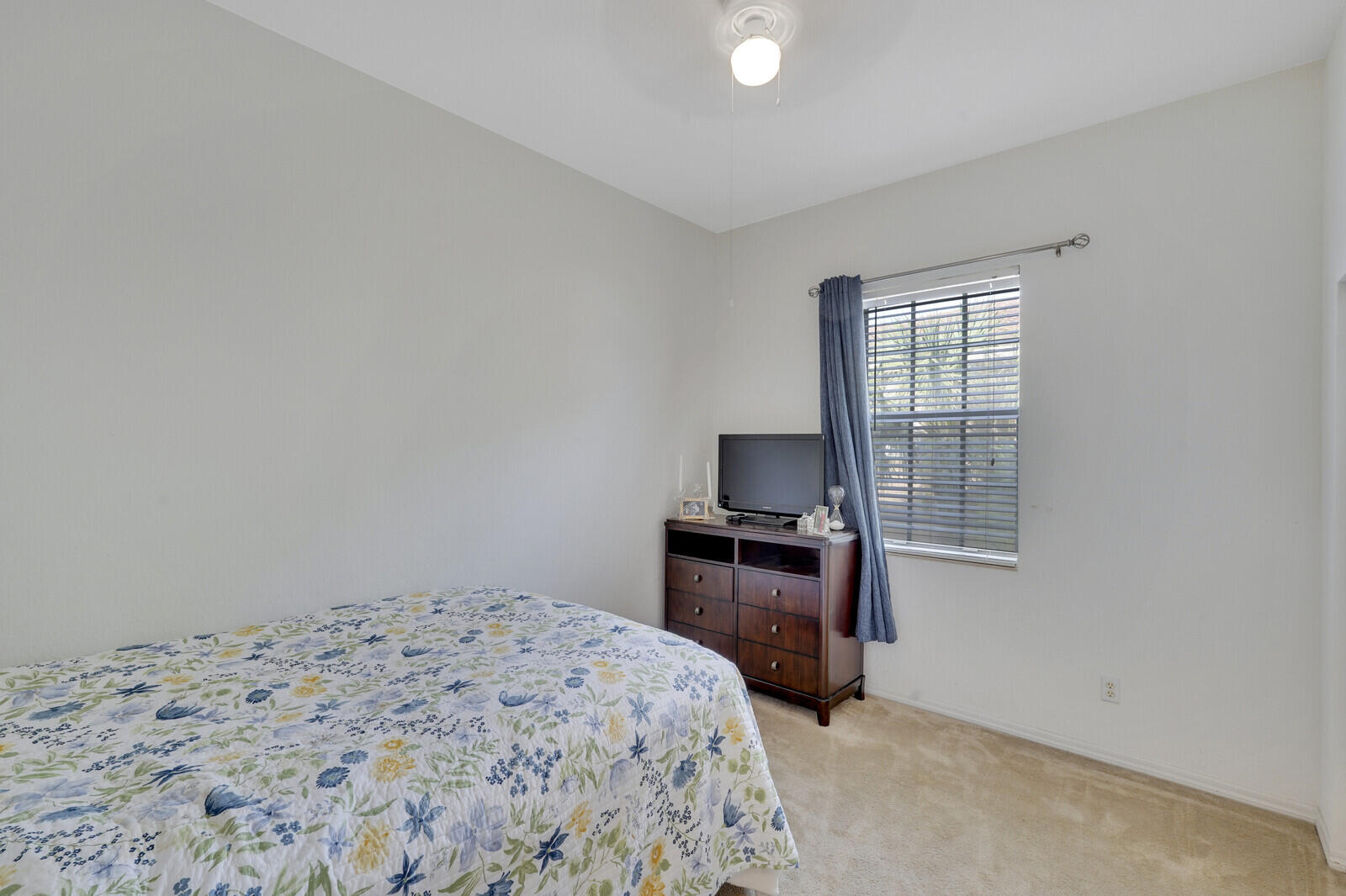 4890 Bonsai Circle Unit: 200