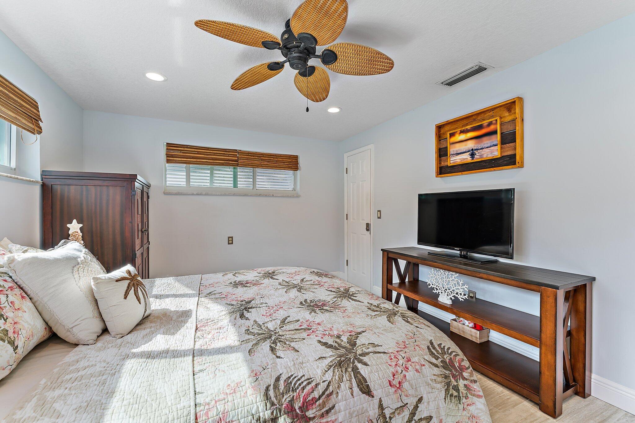 1521 Venus Avenue