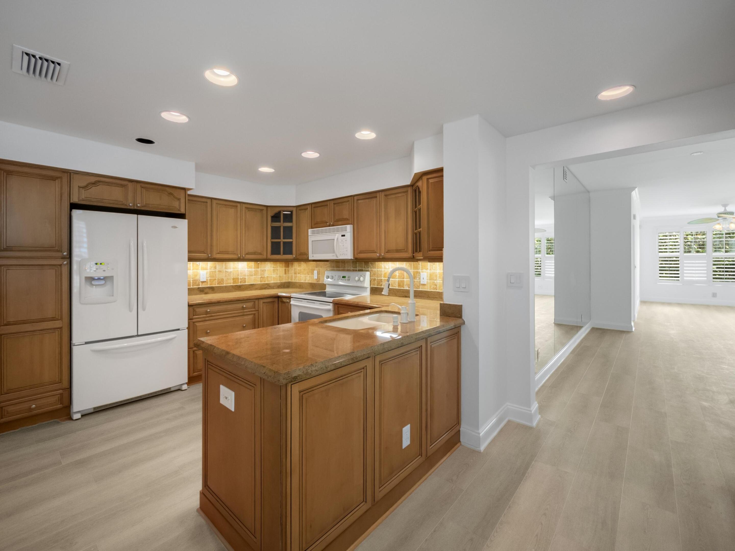 607 Mainsail Circle