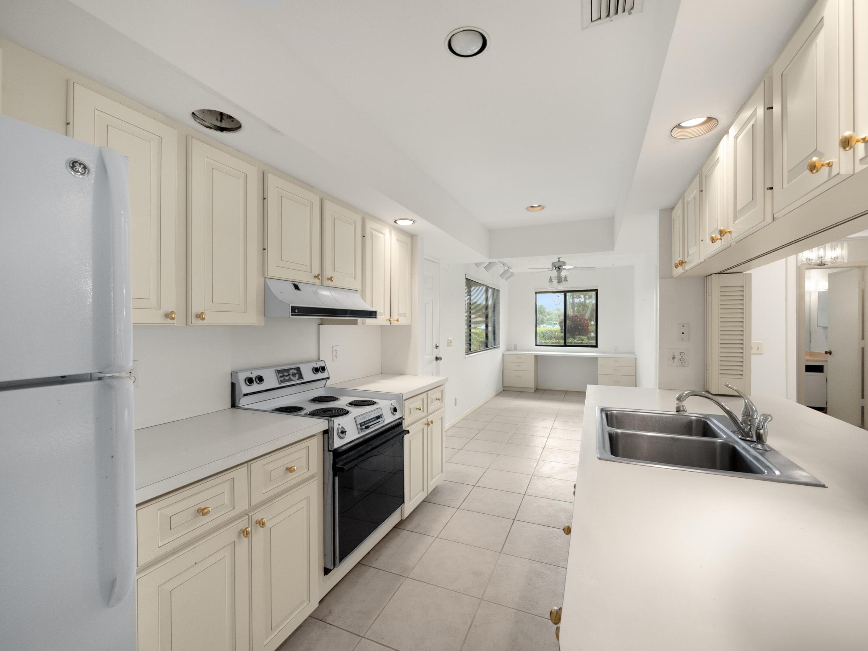 13731 Eastpointe Way