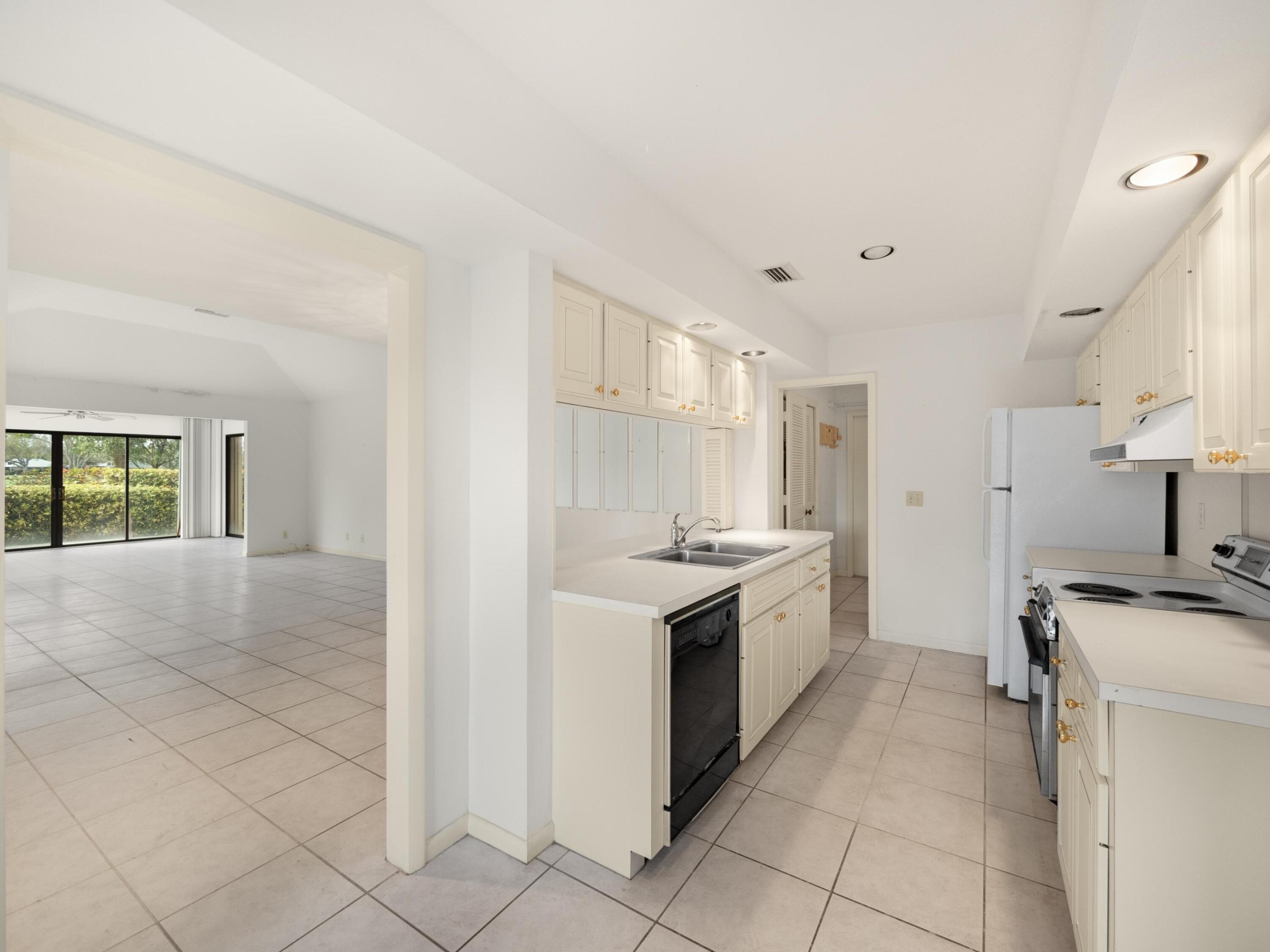 13731 Eastpointe Way