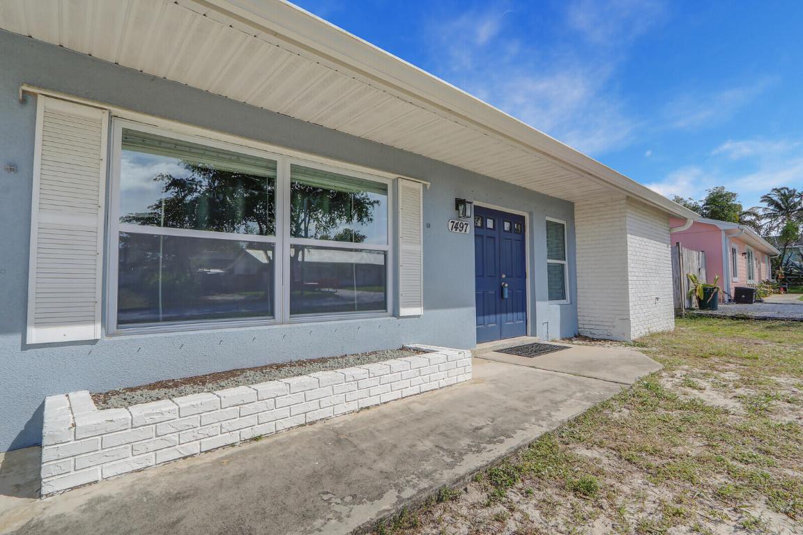 7497 SE Pelican Way