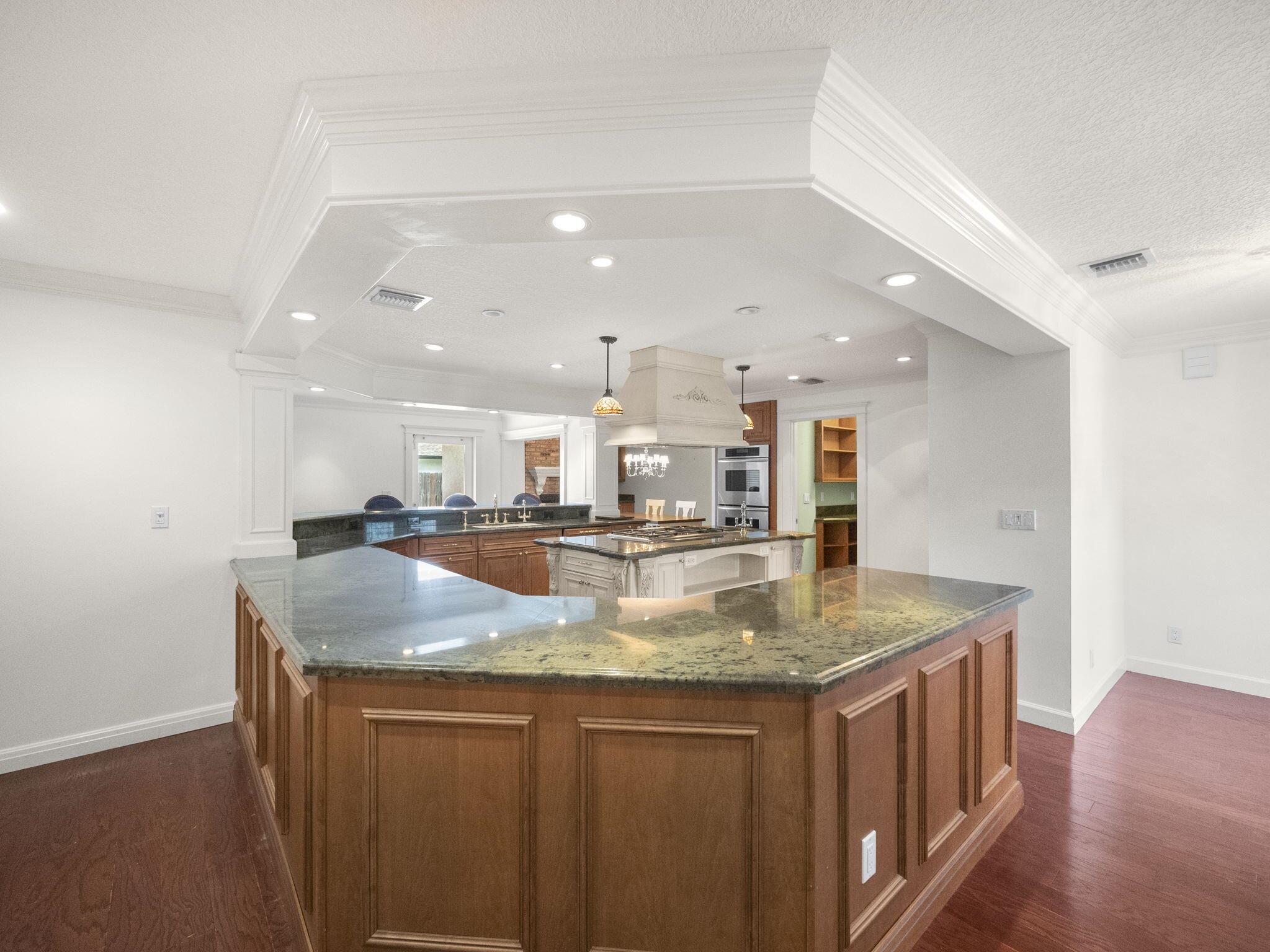 11741 Cottonwood Avenue