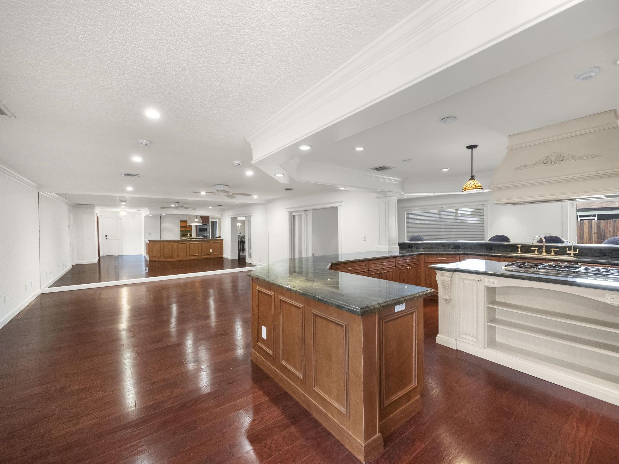 11741 Cottonwood Avenue