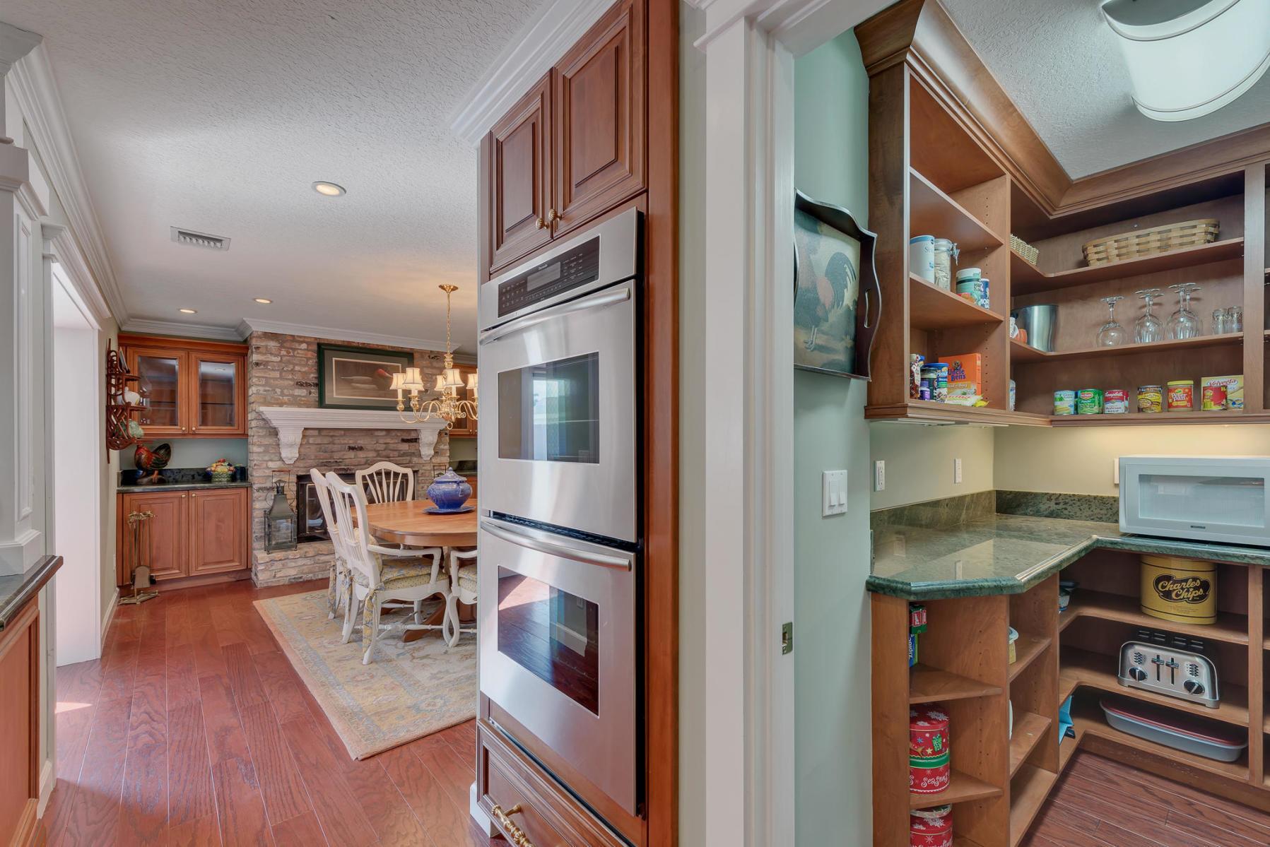 11741 Cottonwood Avenue