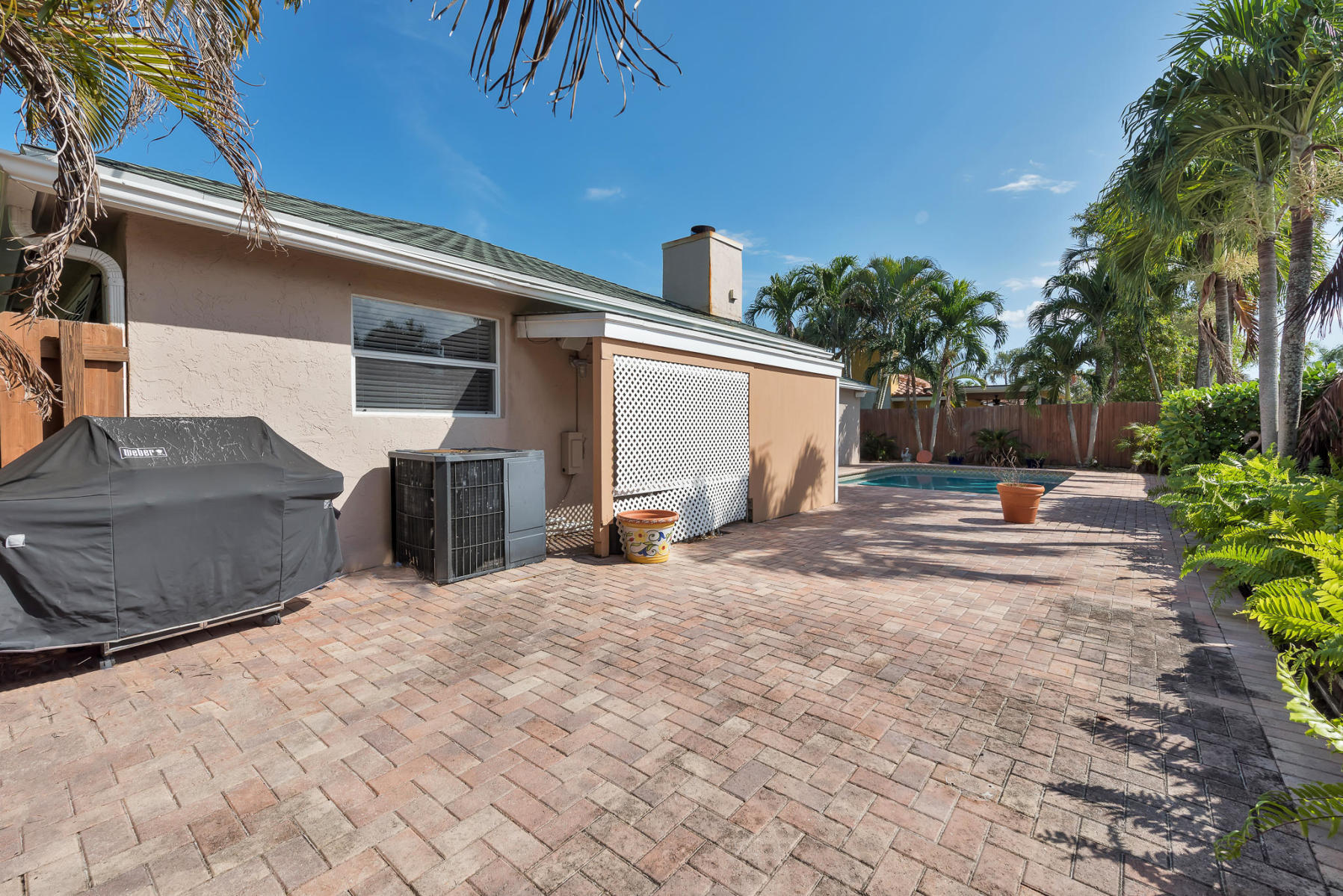 11741 Cottonwood Avenue