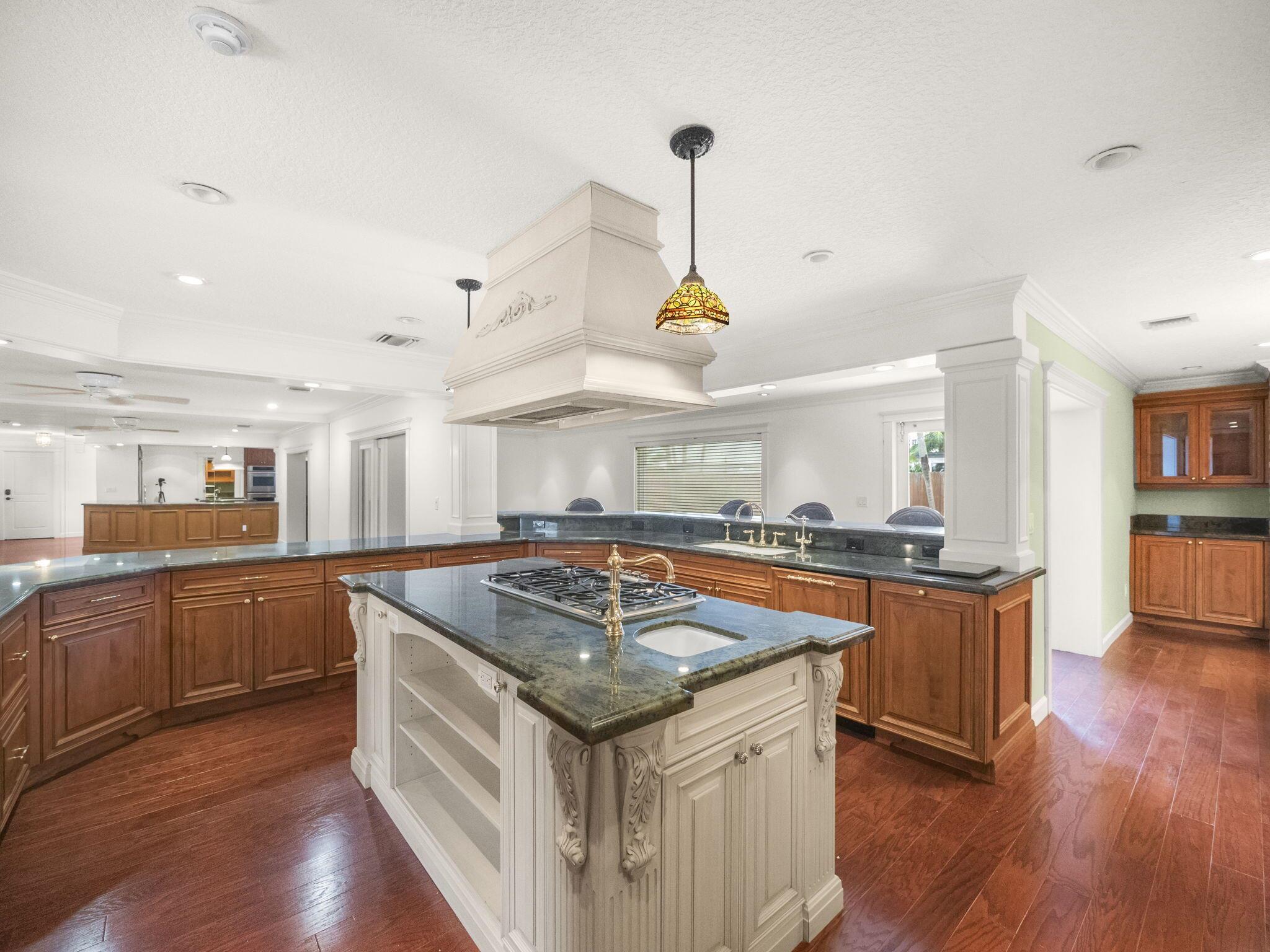 11741 Cottonwood Avenue