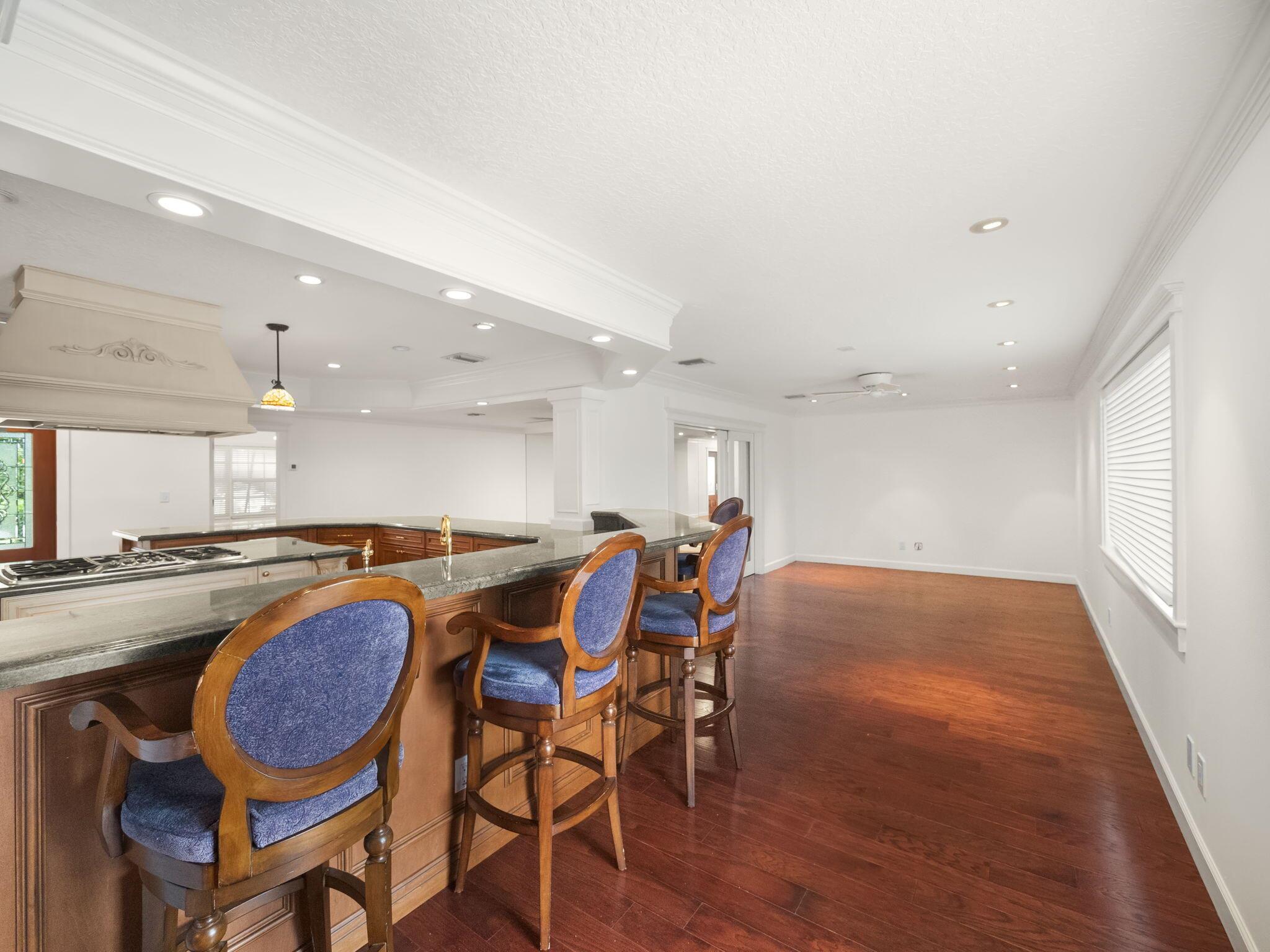 11741 Cottonwood Avenue