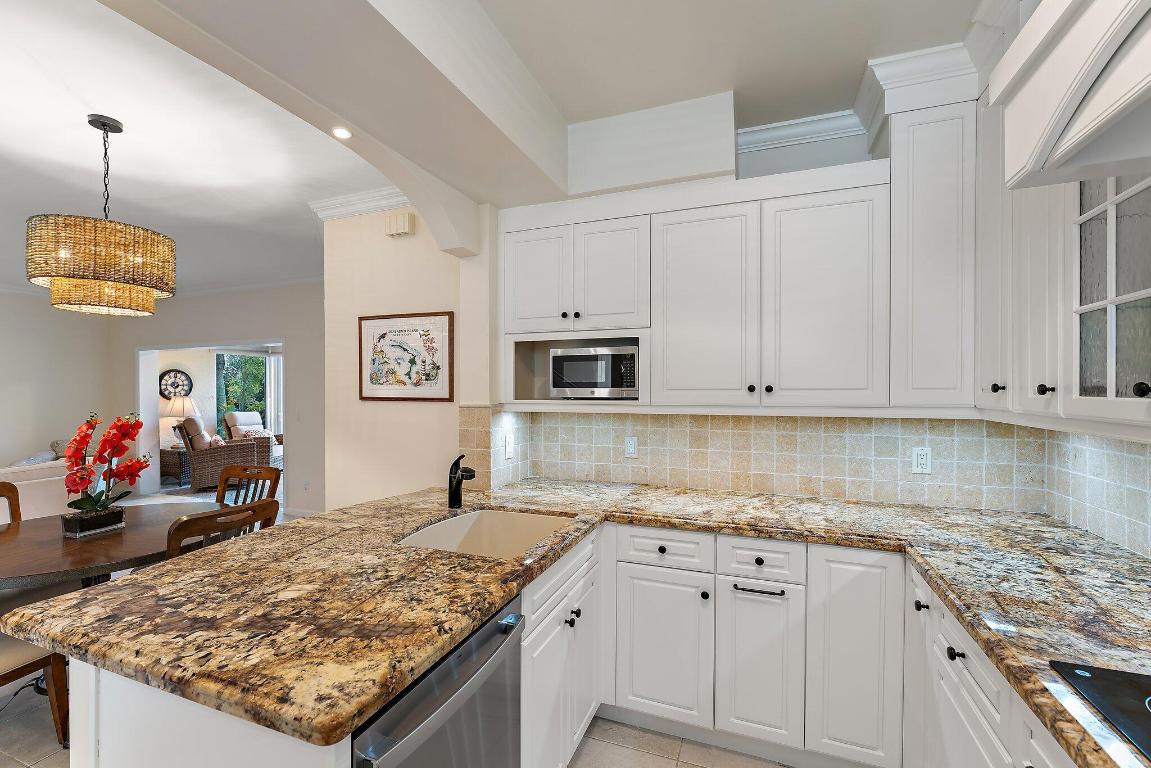 2905 Fairway Drive N