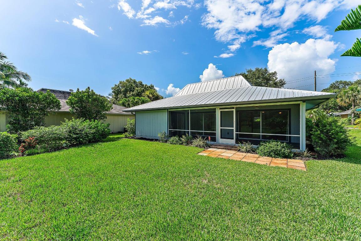 324 SW Indian Groves Drive