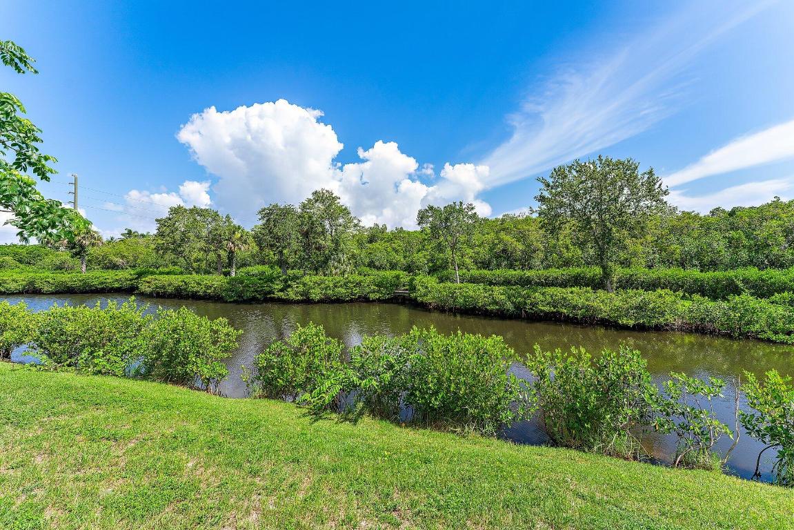 324 SW Indian Groves Drive