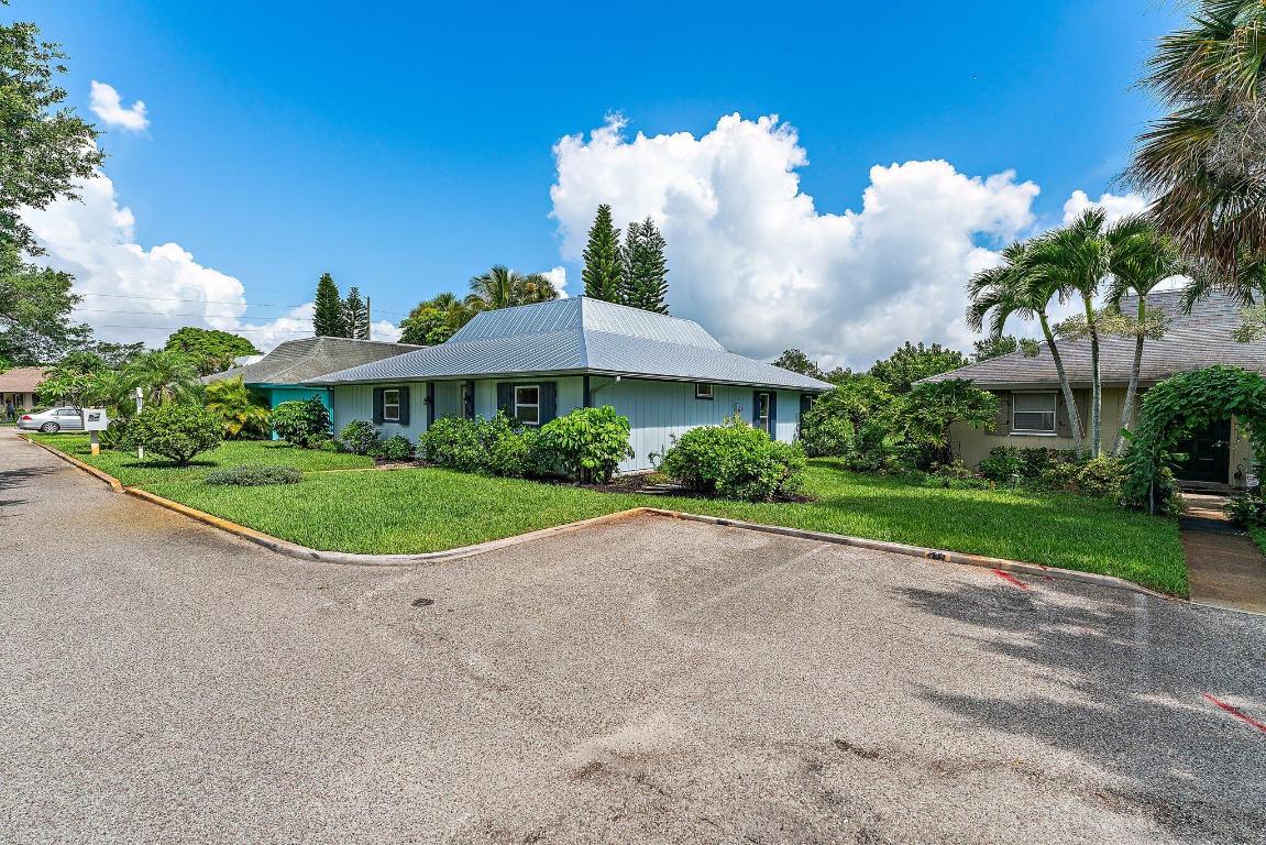 324 SW Indian Groves Drive