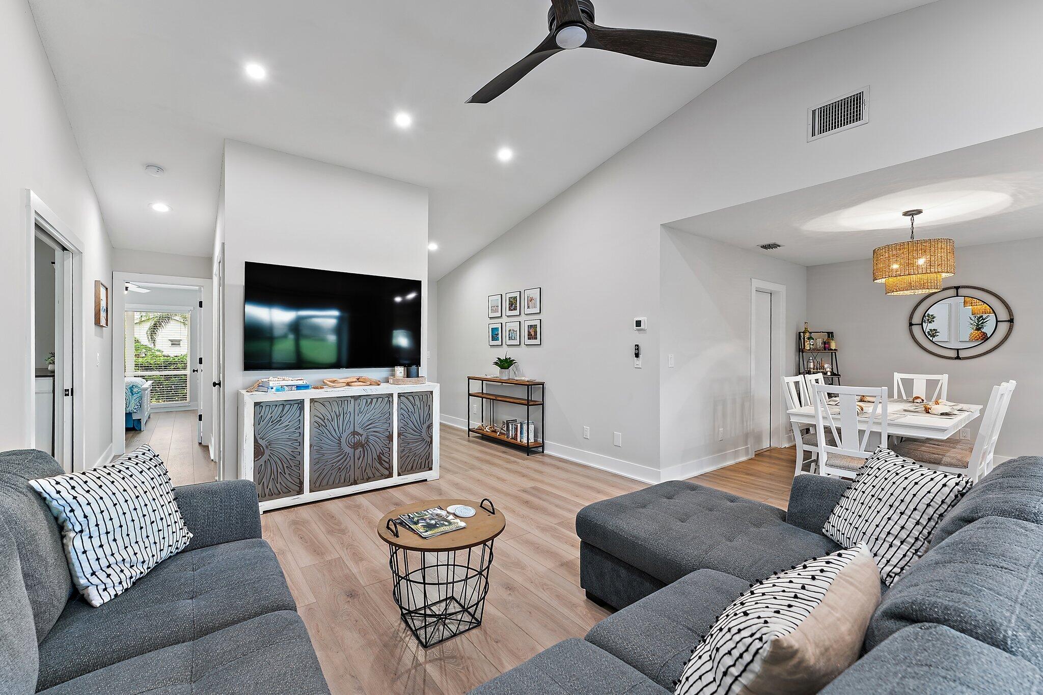 3337 SW Villa Place