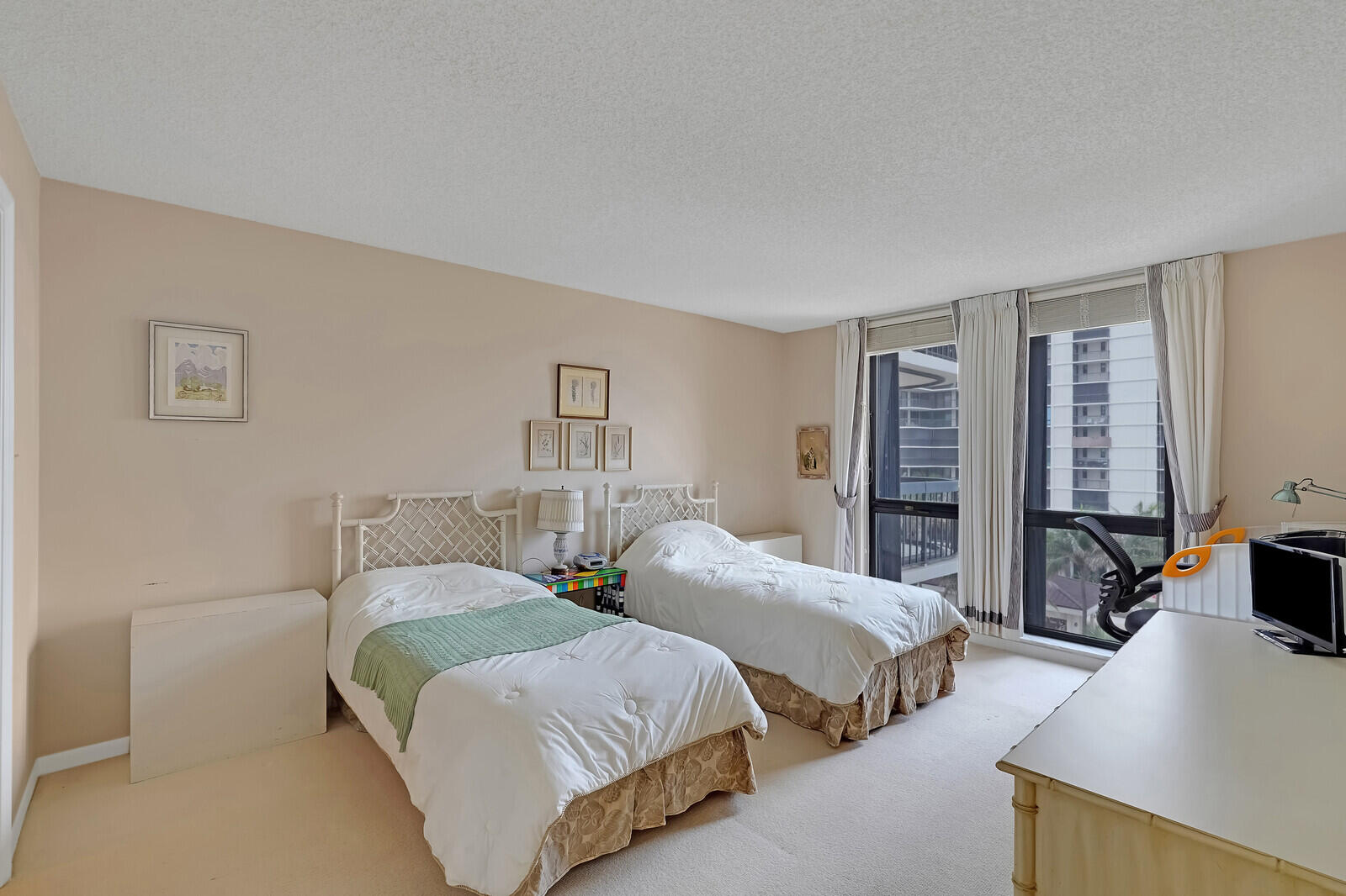 5380 N Ocean Drive 6e