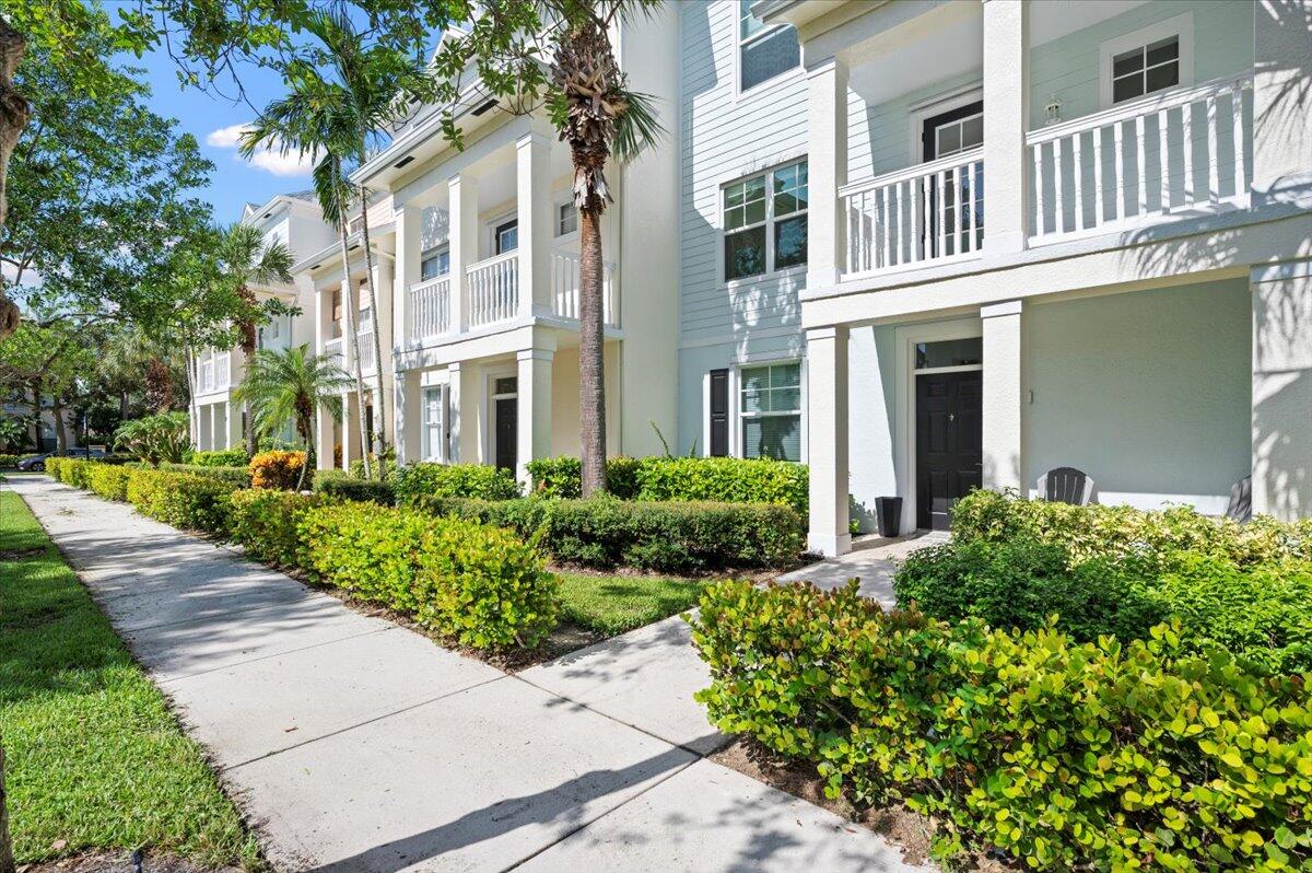 156 Aragon Way 105