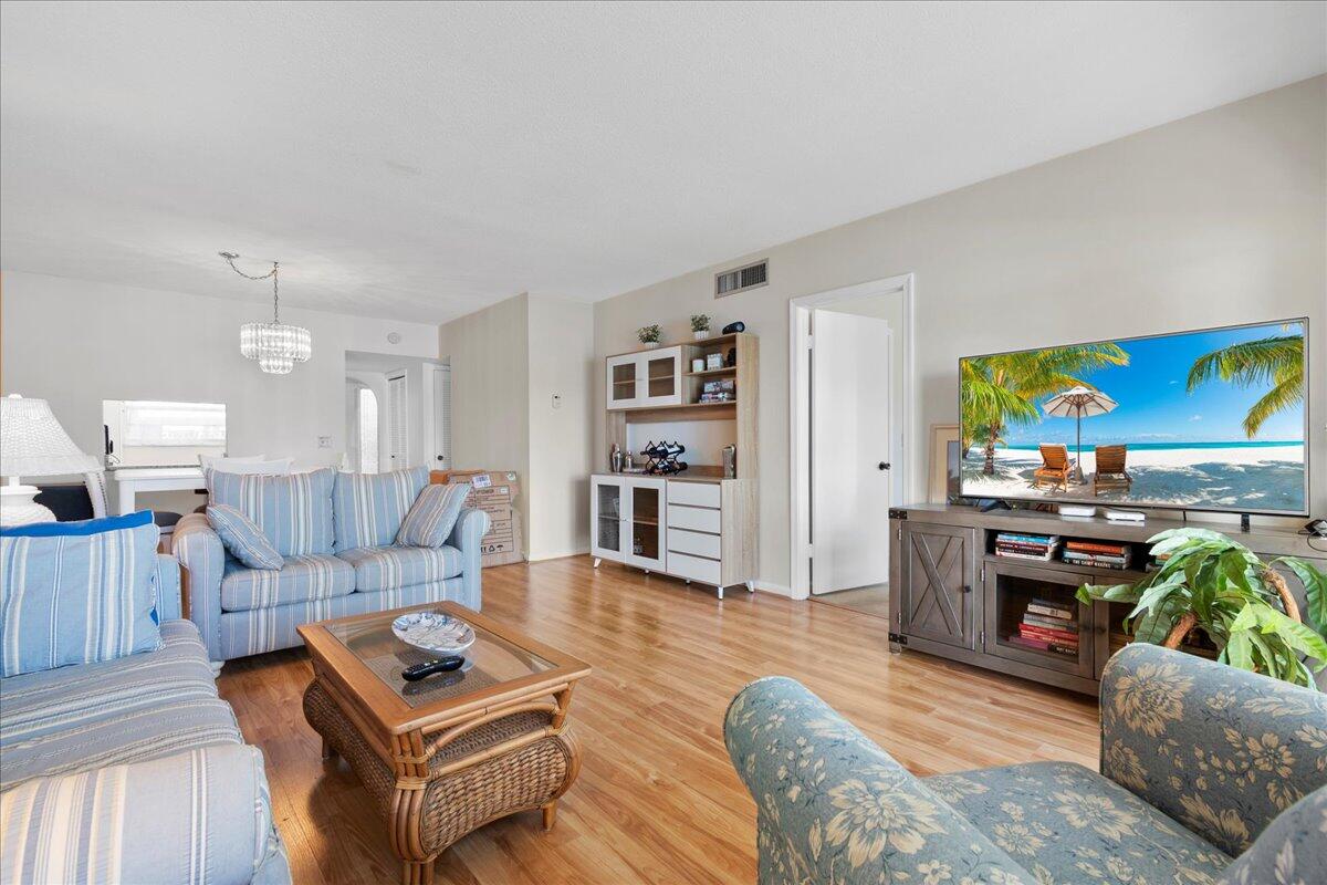 20 Yacht Club Drive B104