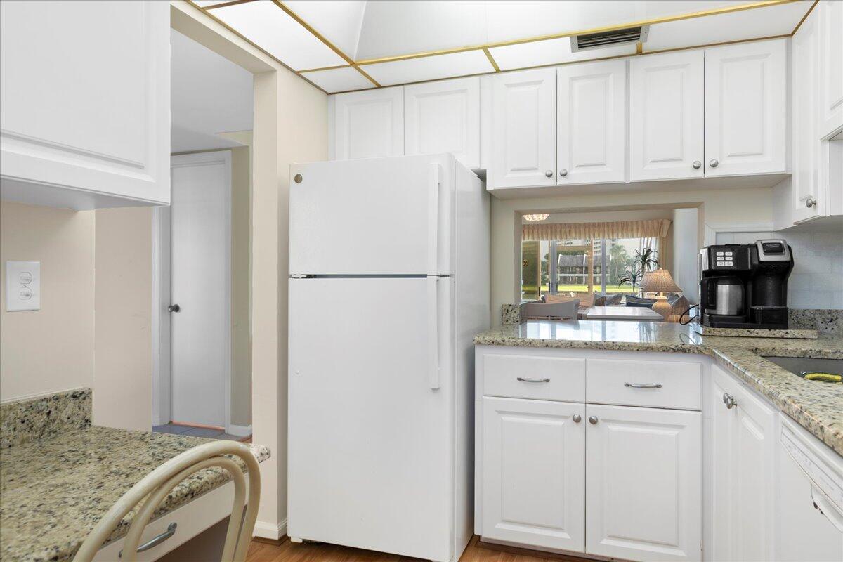 20 Yacht Club Drive B104