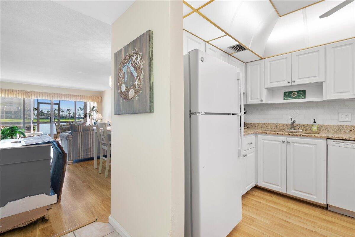 20 Yacht Club Drive B104