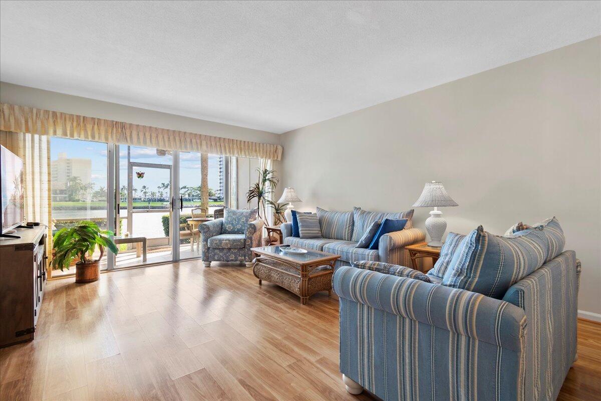 20 Yacht Club Drive B104